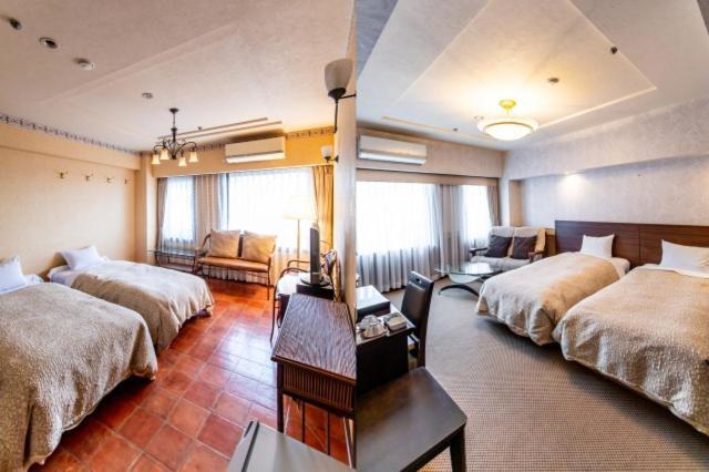 Two Connecting Rooms,1758359207:JPEG